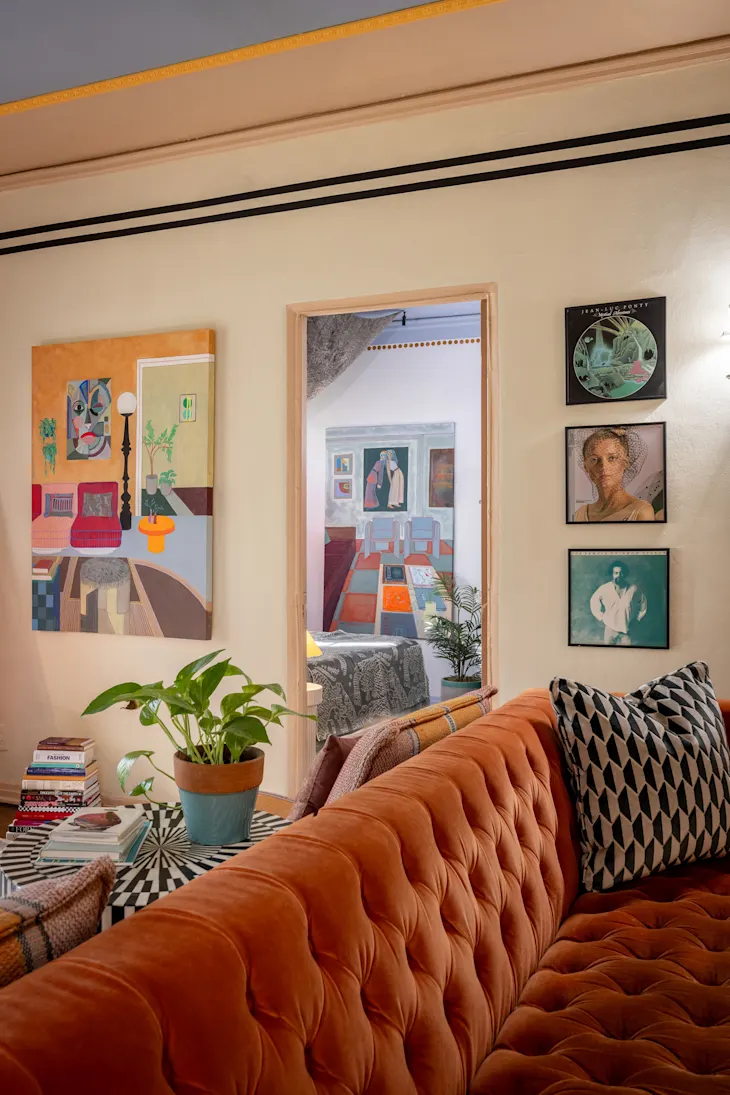 This Unusual Seating Arrangement Created Two Separate Rooms in One